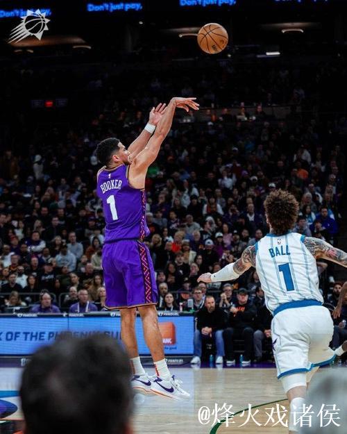 布克狂揽30分助太阳力克黄蜂重回西部前十 爵士惊险击败篮网