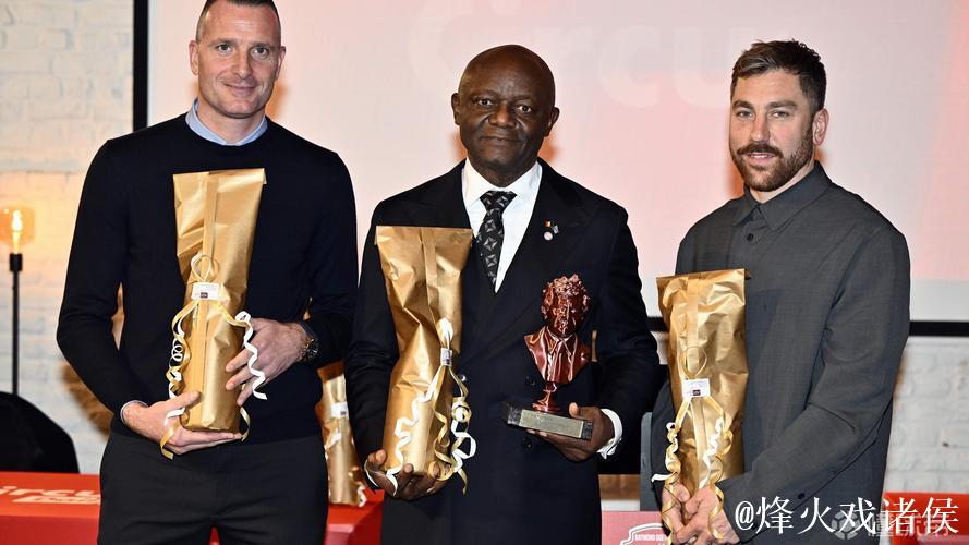 官方:拜仁主帅孔帕尼当选比利时年度最佳教练 官方:拜仁主帅孔帕尼当选比利时年度最佳教练